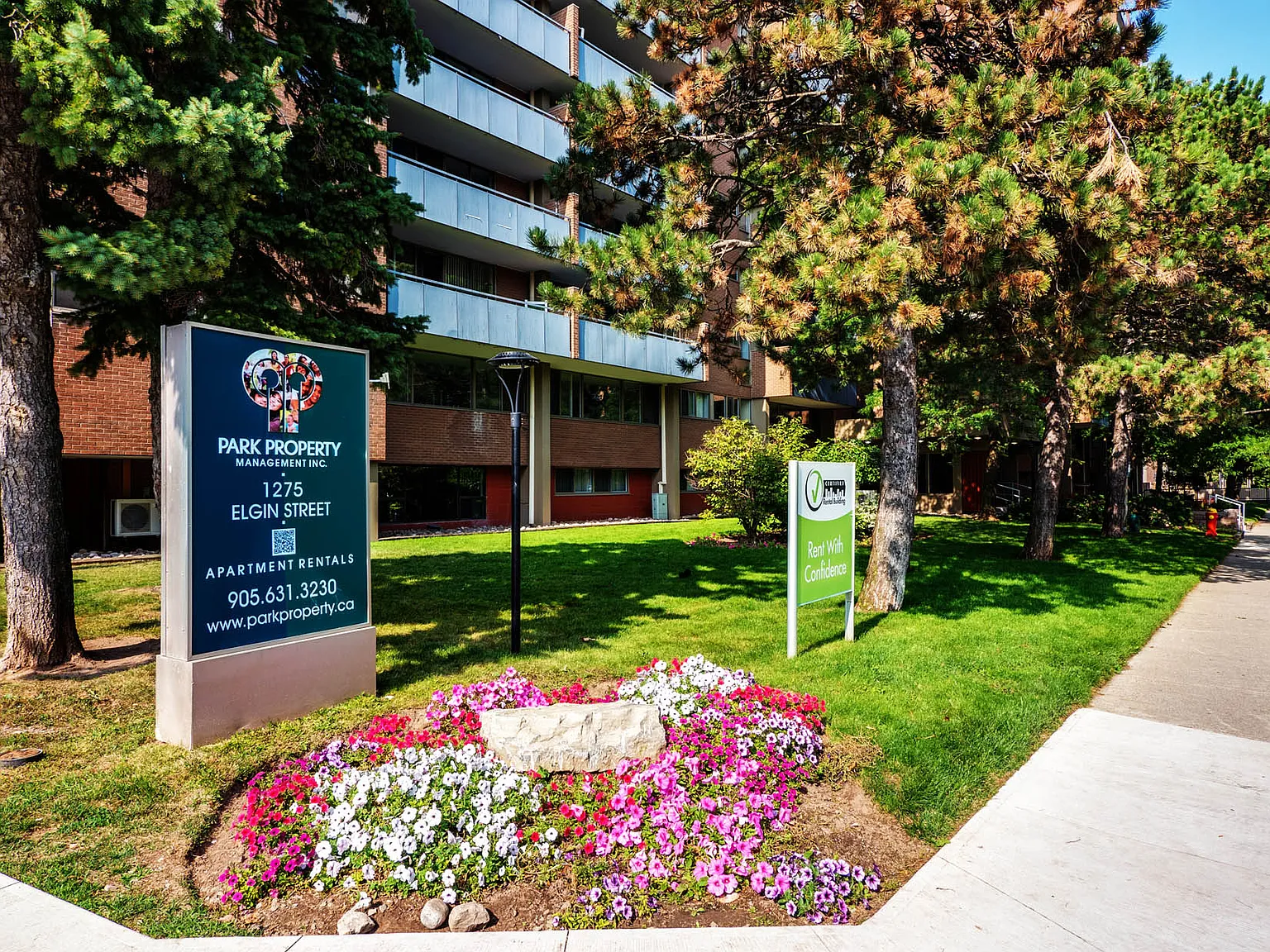 1275 Elgin Street — Photo 4