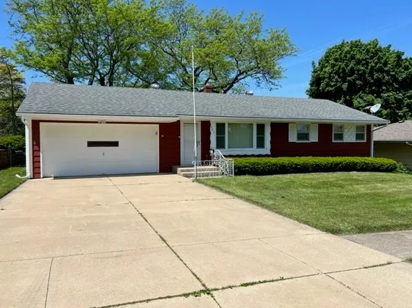 523 Parkside Dr, Rockford, IL 61108