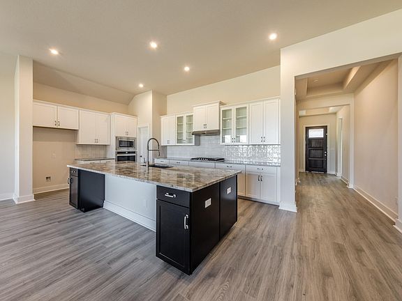4th image of 844 Paseo De Castana Way