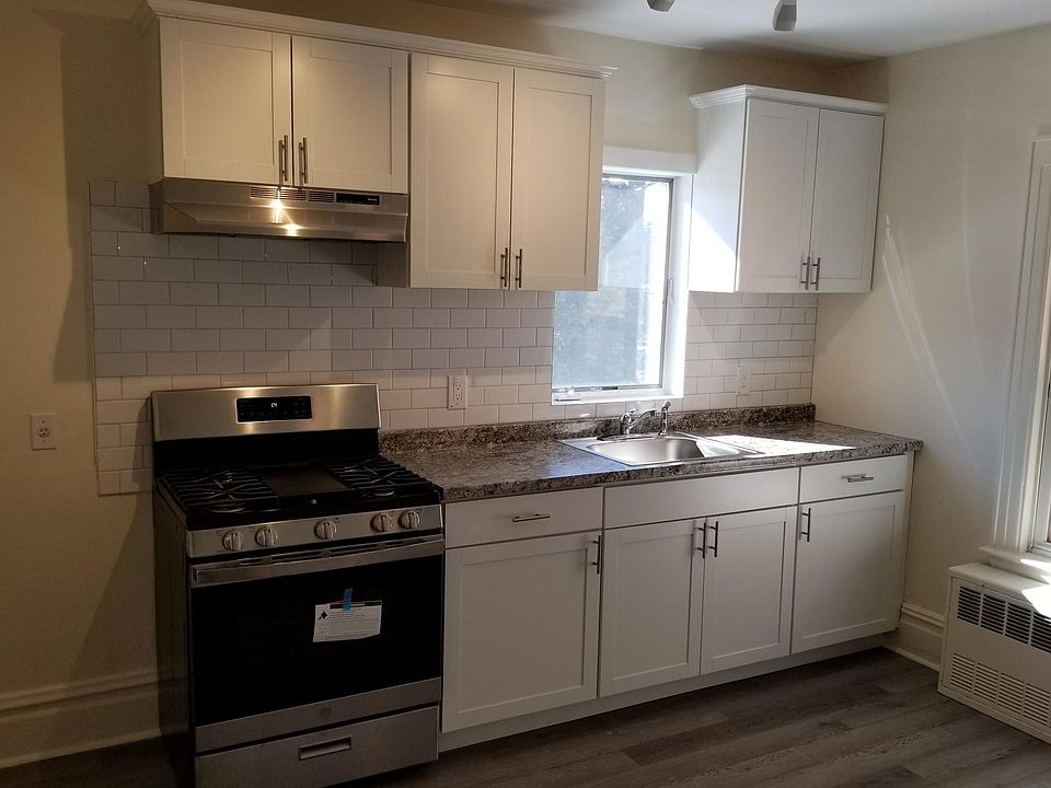 1st image of 2356 Burnett St Floor 2
