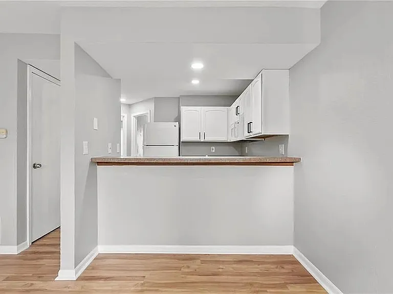 1505 W 26th St #B8 — Photo 9