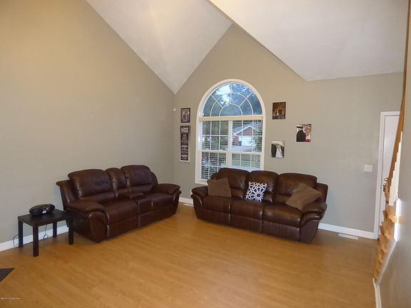 4th image of 319 River Edge Dr