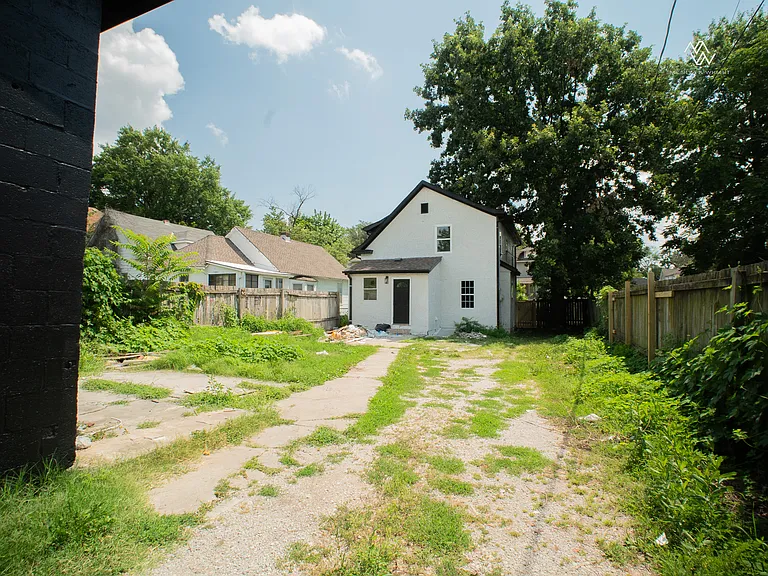 454 Bellaire Ave — Photo 20