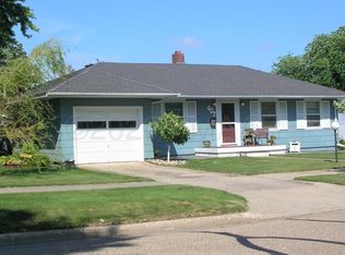 407 S 6th St, Oakes, ND 58474