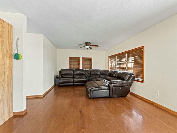4th image of 242 Pawnee Ave