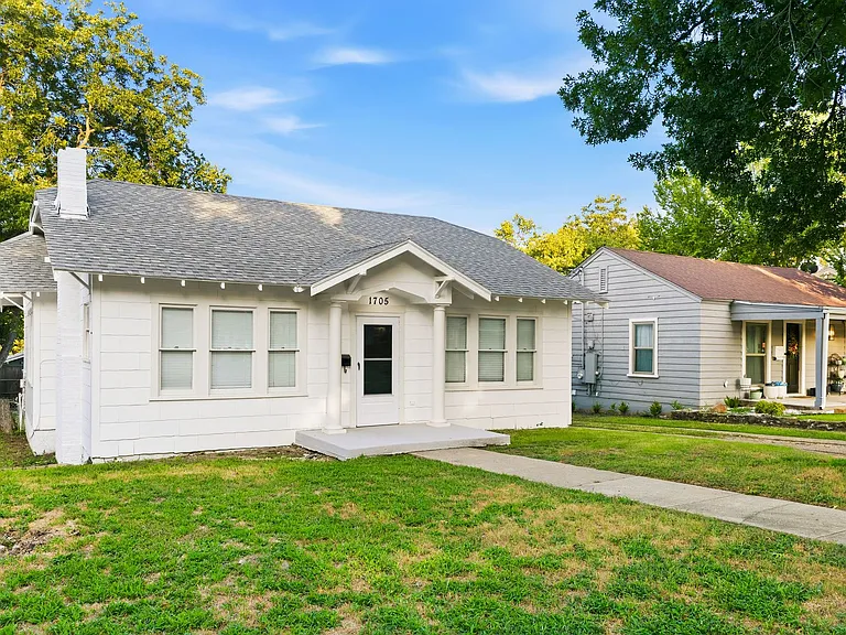 1705 Virginia Pl — Photo 3