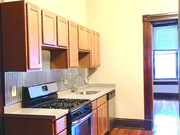 2nd image of 1225 Jackson St APT 1