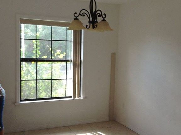 5th image of 1814 N Acadian Dr