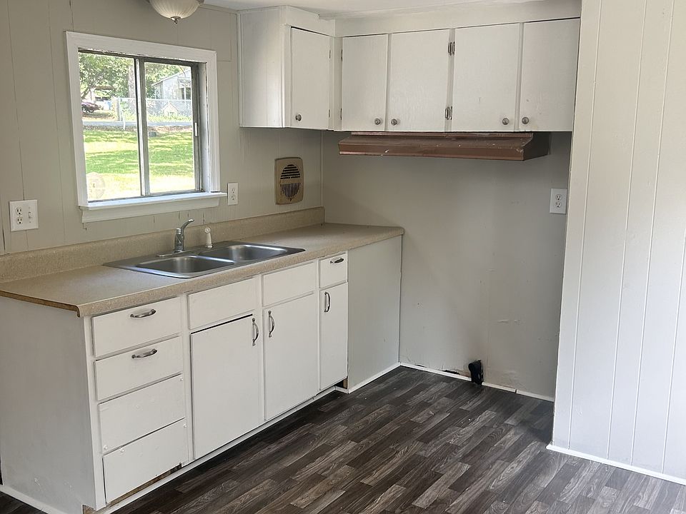 2nd image of 403 W Church St #8