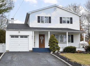 511 Mollie Blvd, Holbrook, NY