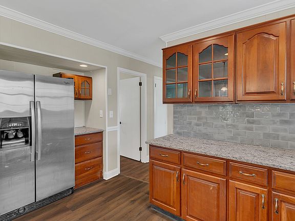 5th image of 303 Nokes Dr