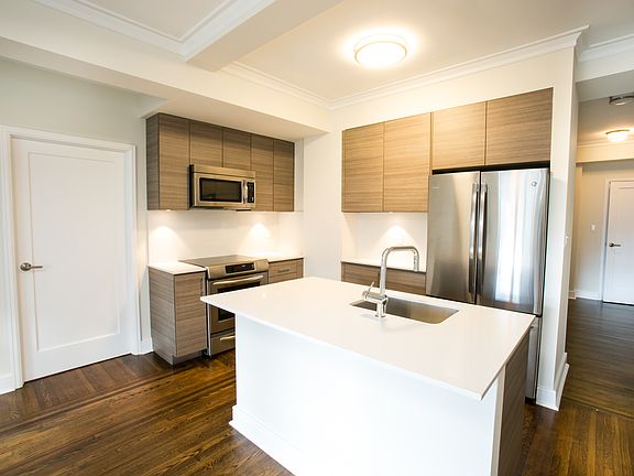 4th image of 210 W 70th St APT 712