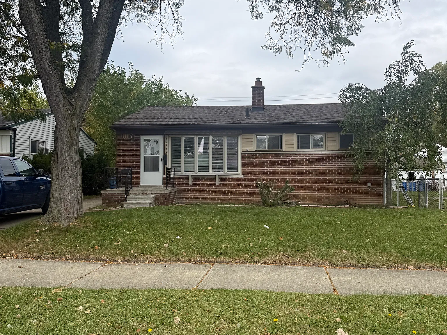 3 bed, 1000 sqft, $1,800 — Photo 1