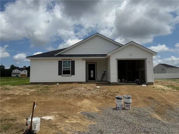 952 Sapphire Stone Ln, Hope Mills, NC 28348