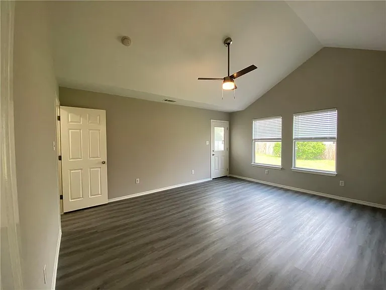 504 Debra Dr — Photo 10