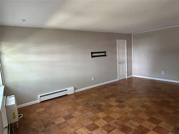 4th image of 1102 Towne House Vlg
