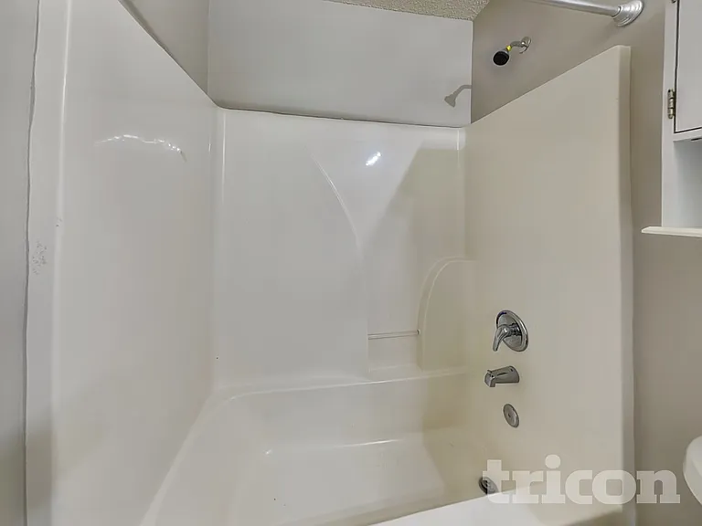 114 W Wright St — Photo 15