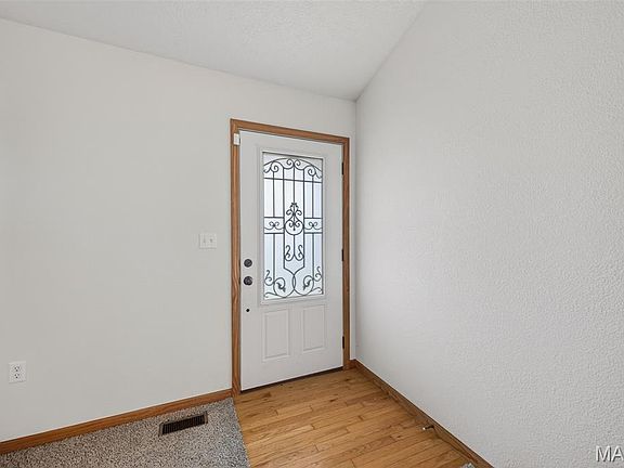 5th image of 20565 London Ln