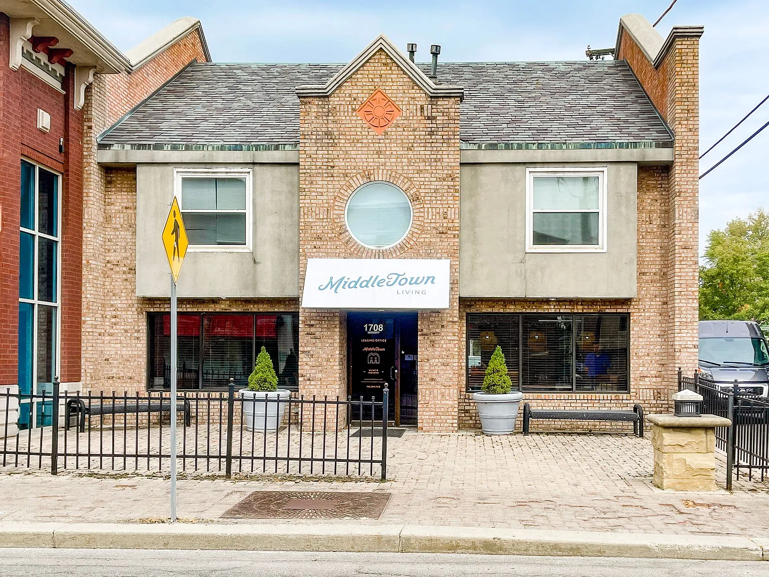 1712 W University Ave — Photo 1