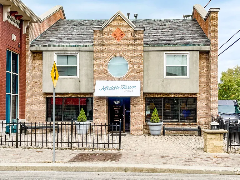 1712 W University Ave — Photo 1