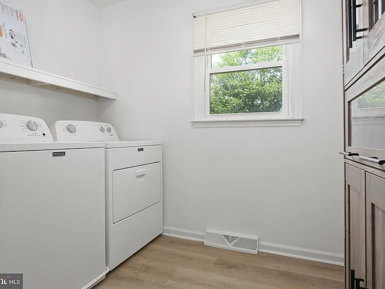 803 Grafton St — Photo 13