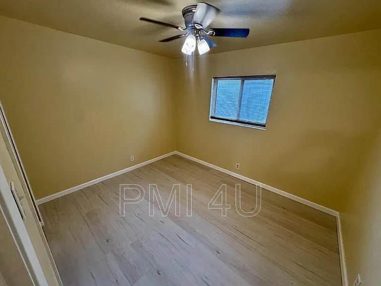 12409 Manitoba Dr NE #B — Photo 10