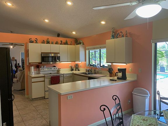 5th image of 9336 Sun Pointe Dr