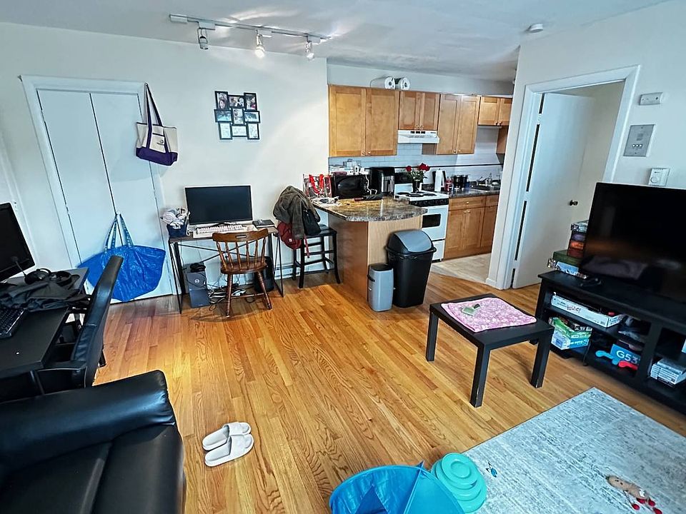 1st image of 200 Kelton St