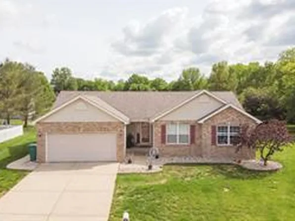 205 Little Creek Ct, Smithton, IL 62285