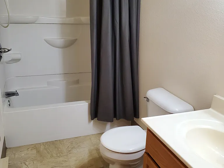 Valley Crest Apartments — Photo 4