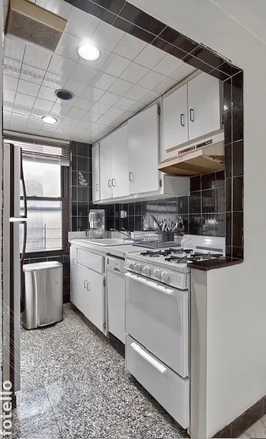 210 East 47th Street — Photo 4