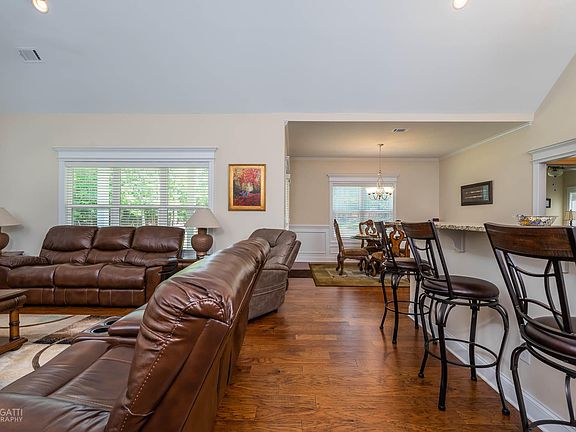 2nd image of 131 Oakwood Dr