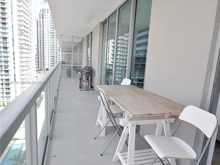 79 SW 12th St #2410 — Photo 4
