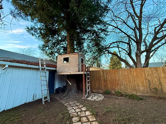 4th image of 817 Cross St
