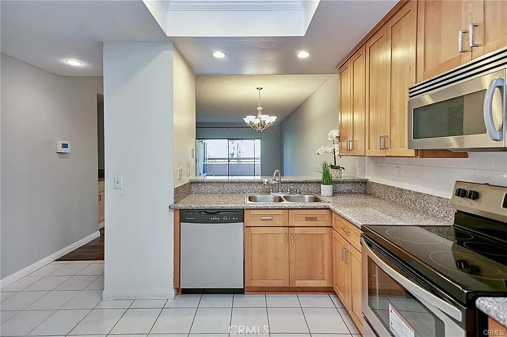 2 bed, 1038 sqft, $2,800 — Photo 4