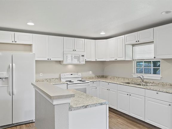 3rd image of 6517 McCartney Ln