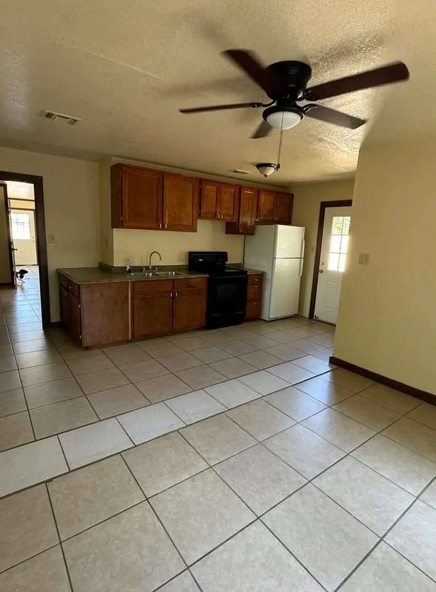 2 bed, 1040 sqft, $1,675 — Photo 2