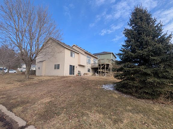 4th image of 501 Cedar Ct NE