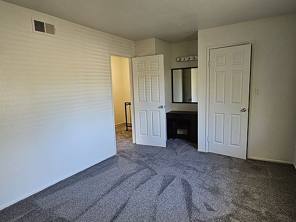 5th image of 2948 Winfield Ave