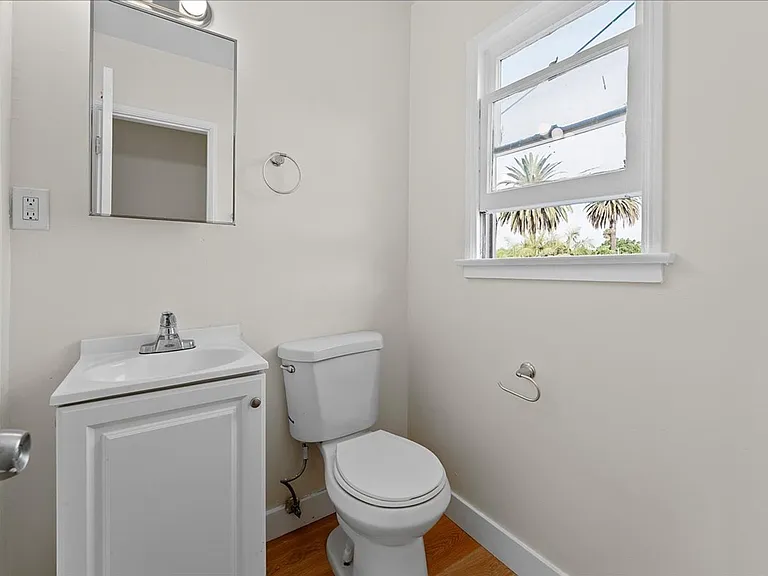 1922 Locust Ave #8 — Photo 9