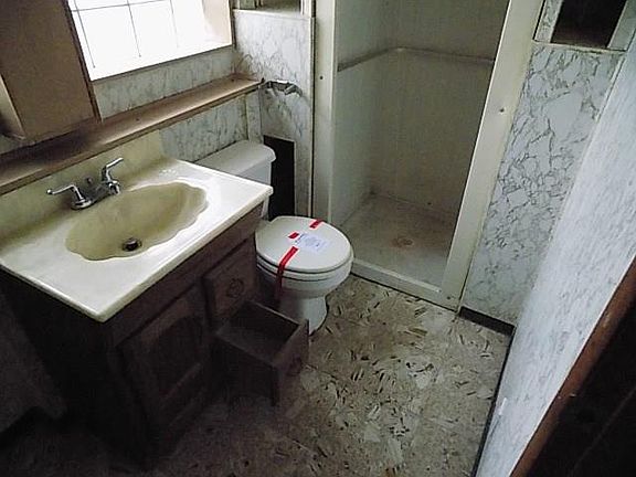 5th image of 10384 Lilac St