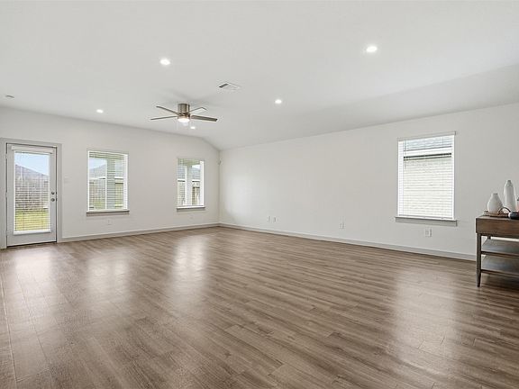 3rd image of 1022 Curly Angora Ct