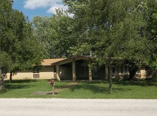 100 Poplar Heights Rd, Chanute, KS 66720