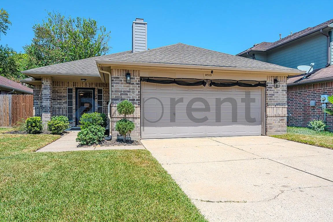 3 bed, 1300 sqft, $1,900 — Photo 2