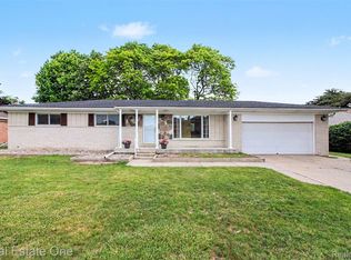 1347 E Square Lake Rd, Troy, MI 48085