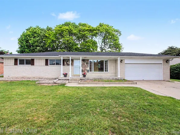 1347 E Square Lake Rd, Troy, MI 48085