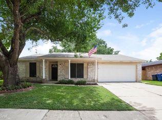 10211 Old Towne Ln, Sugar Land, TX 77498