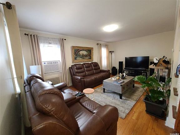 4th image of 100-40 203rd St