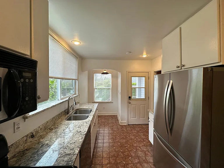 8203 Wallingford Ave N — Photo 5