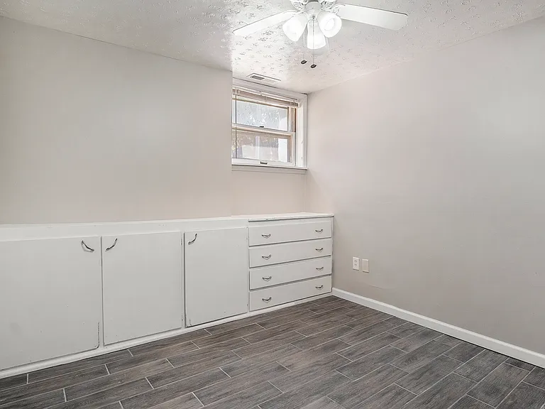 219 S 38th Ave #5 — Photo 4